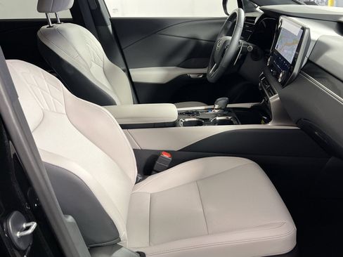 Used 2024 Lexus RX 350 Premium w/ Accessory Package (Z1) image 28