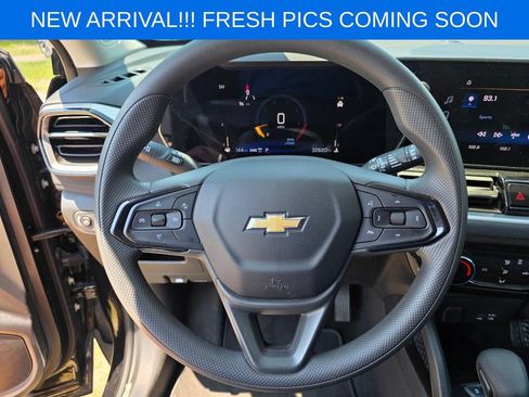Used 2025 Chevrolet TrailBlazer LT AWD/4WD image 12