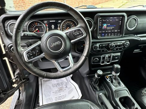 Used 2018 Jeep Wrangler Unlimited Sahara w/ Dual Top Group AWD/4WD image 10