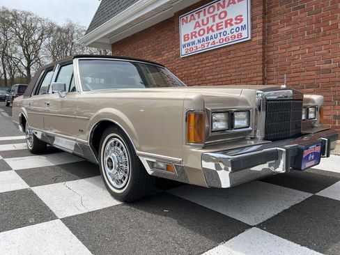 Used 1989 Lincoln Town Car Signature image 8