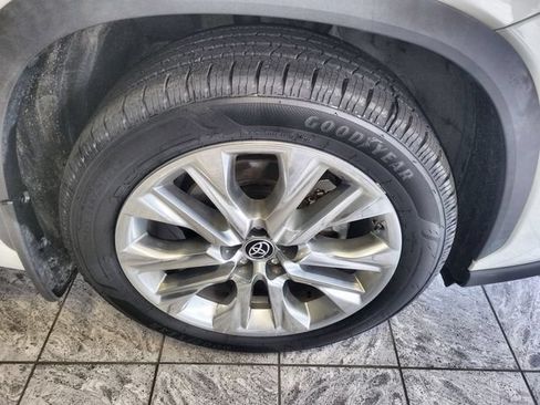 Used 2022 Toyota Highlander Limited AWD/4WD image 10