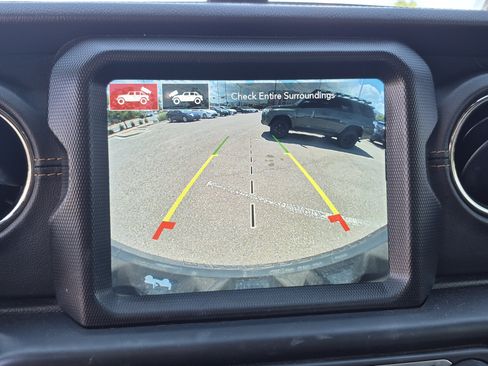 Used 2021 Jeep Wrangler Unlimited Sahara AWD/4WD image 29