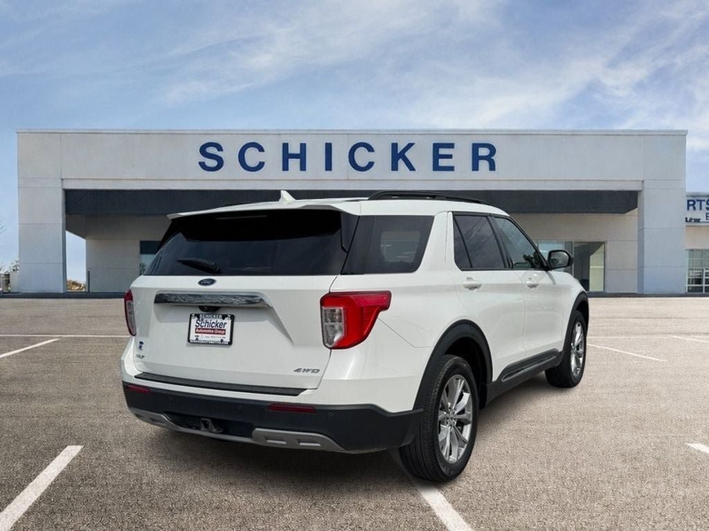 Used 2023 Ford Explorer XLT w/ Equipment Group 202A AWD/4WD image 3