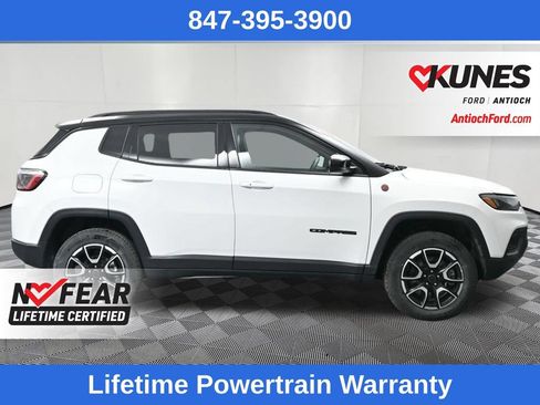 Used 2025 Jeep Compass Trailhawk AWD/4WD image 2
