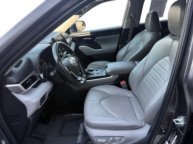Used 2022 Toyota Highlander XLE AWD/4WD image 10