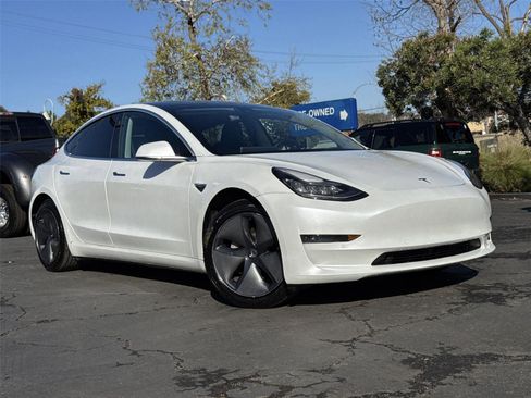 Used 2020 Tesla Model 3 Standard Range Plus image 2