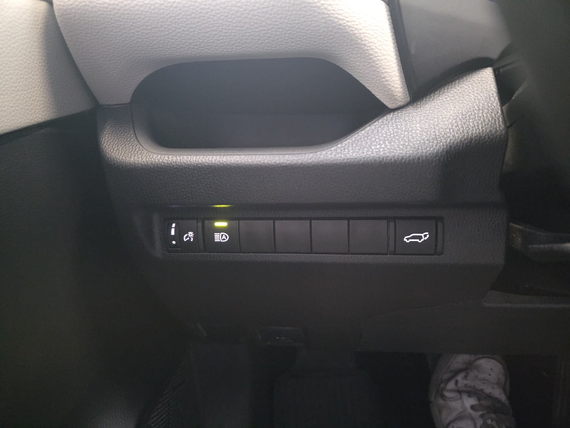 Used 2023 Toyota RAV4 XLE w/ Convenience Package FWD image 21