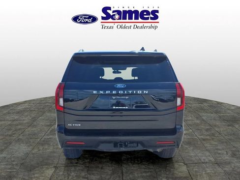 Used 2025 Ford Expedition Active AWD/4WD image 4