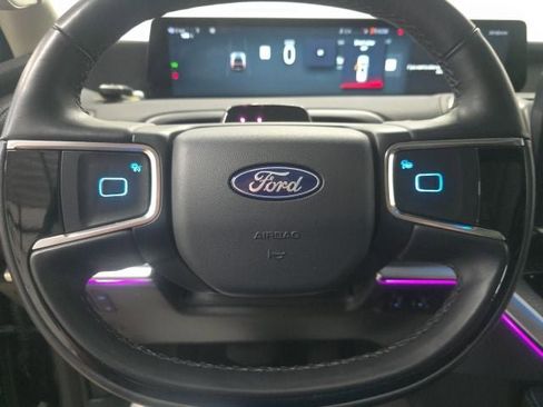 Used 2025 Ford Expedition Platinum AWD/4WD image 34