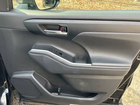 Used 2024 Toyota Highlander XLE image 23