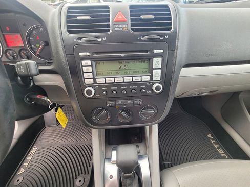 Used 2009 Volkswagen Jetta Wolfsburg Edition image 14