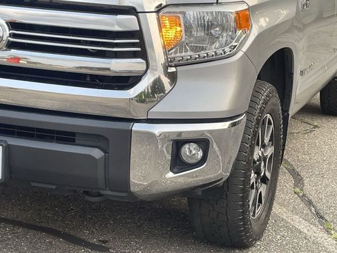 Used 2017 Toyota Tundra SR5 w/ TRD Off Road Package AWD/4WD image 33