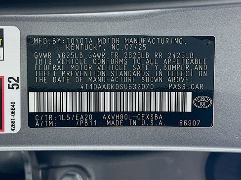 Used 2025 Toyota Camry SE image 32