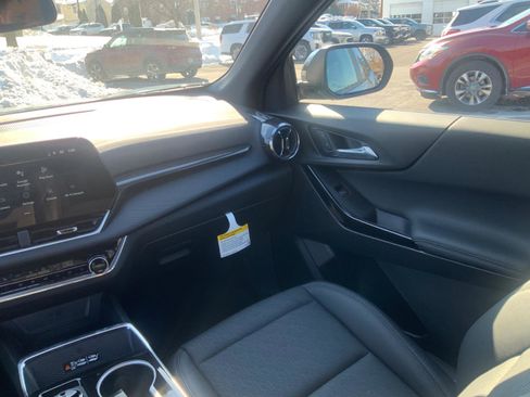 New 2026 Chevrolet Equinox LT w/ Convenience Package II image 15