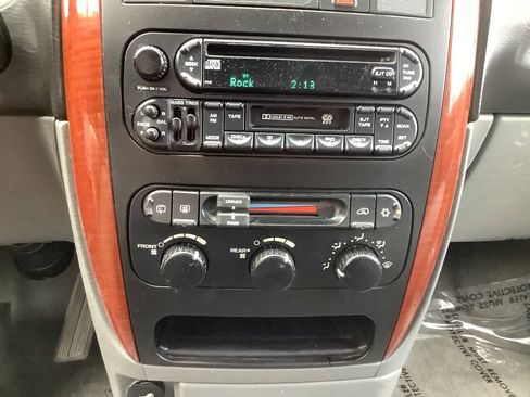 Used 2006 Chrysler Town & Country LX w/ Popular Equipment Group II FWD image 29