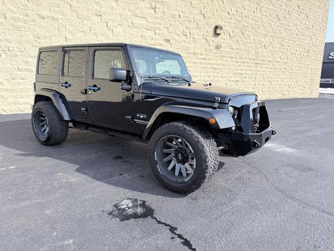 Used 2017 Jeep Wrangler Unlimited Sahara w/ Max Tow Package image 7