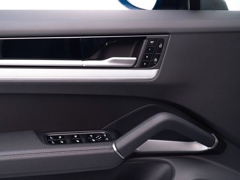 New 2026 Porsche Cayenne image 22