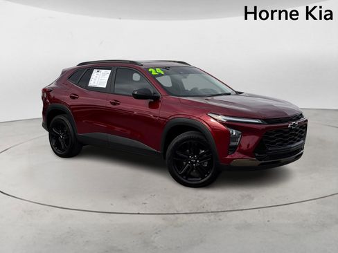 Used 2024 Chevrolet Trax ACTIV w/ Sunroof Package image 2