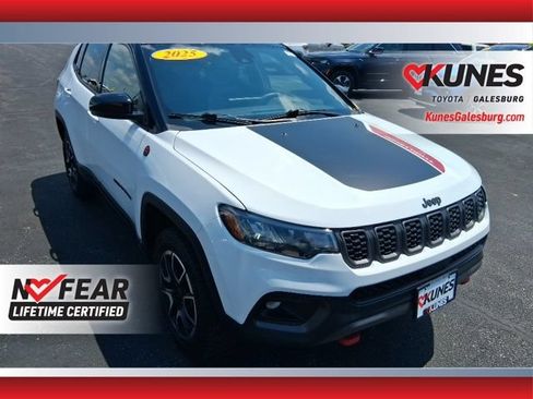Used 2025 Jeep Compass Trailhawk AWD/4WD image 1