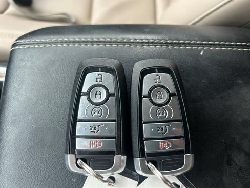 Used 2022 Ford Explorer XLT w/ Equipment Group 202A AWD/4WD image 17