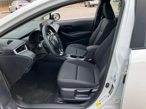 Used 2025 Toyota Corolla LE FWD image 7