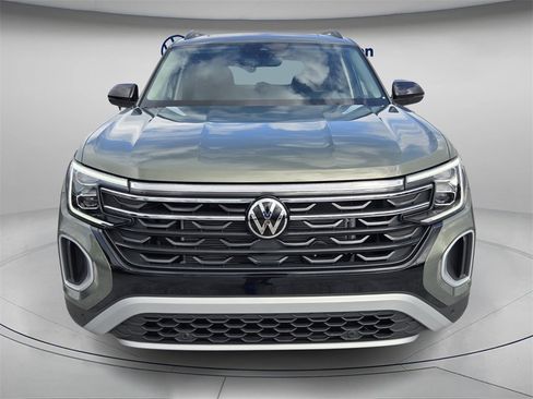 New 2026 Volkswagen Atlas Peak Edition image 3