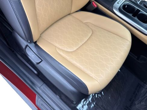 Used 2024 Kia Carnival LX FWD image 46