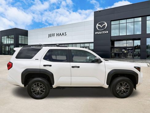 Used 2025 Toyota 4Runner SR5 AWD/4WD image 5