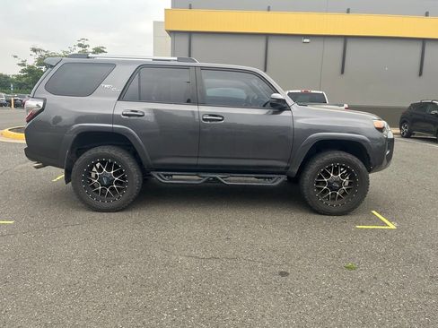 Used 2018 Toyota 4Runner TRD Off-Road AWD/4WD image 8