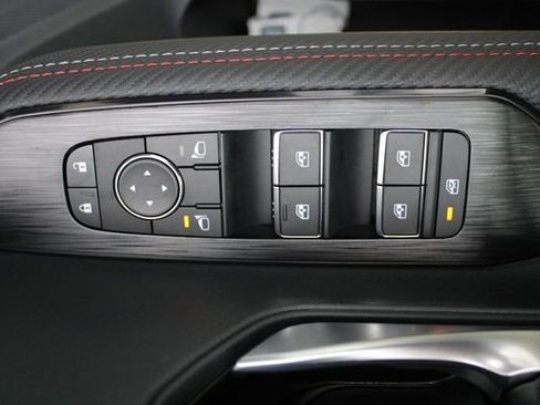 New 2026 Nissan Kicks SR image 8