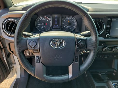 Used 2020 Toyota Tacoma TRD Off-Road w/ Technology Package AWD/4WD image 21