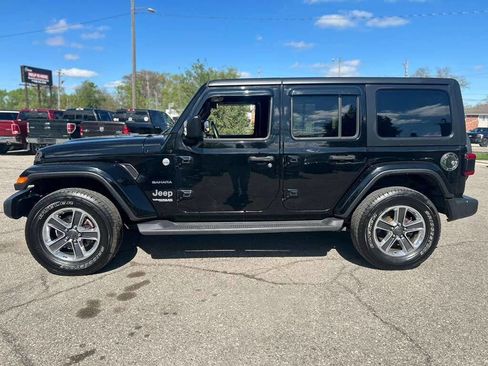 Used 2018 Jeep Wrangler Unlimited Sahara w/ Uconnect 4C Nav & Sound Group AWD/4WD image 8