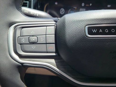 Used 2023 Jeep Wagoneer Series III w/ Premium Group I AWD/4WD image 11