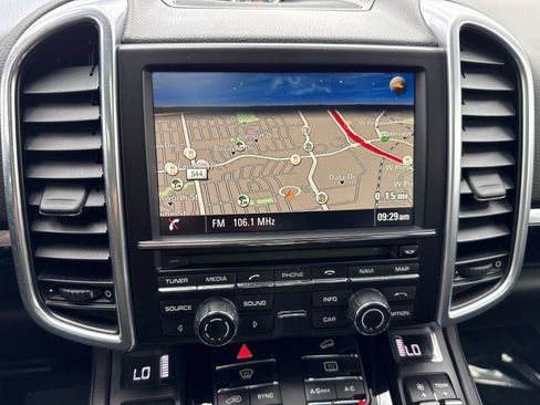 Used 2016 Porsche Cayenne AWD/4WD image 28