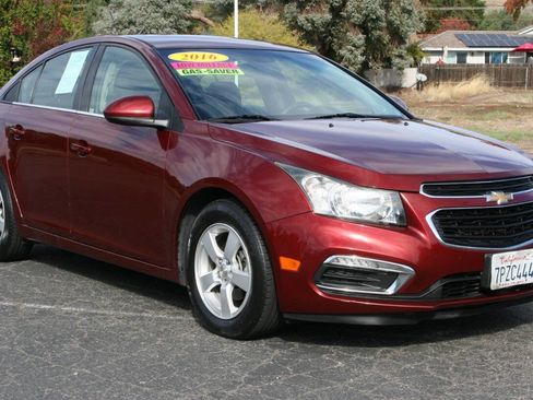 Used 2016 Chevrolet Cruze LT image 2