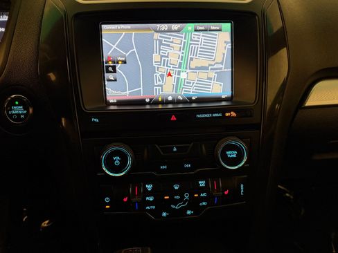 Used 2016 Ford Explorer XLT w/ Equipment Group 202A image 21