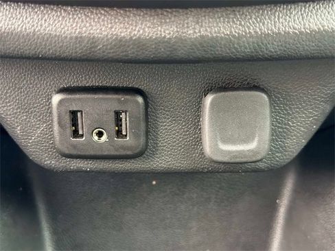 Used 2020 Chevrolet Traverse LT image 30