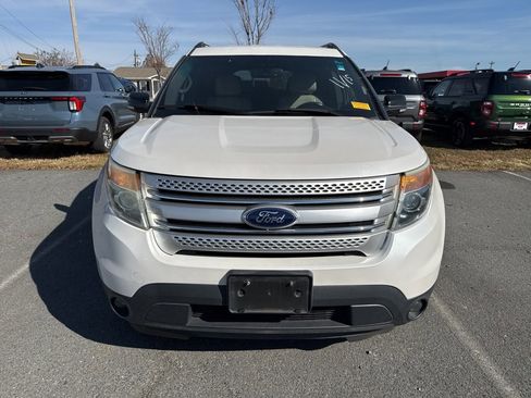 Used 2015 Ford Explorer XLT w/ Equipment Group 202A image 2