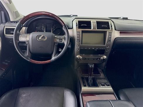 Used 2018 Lexus GX 460 image 2