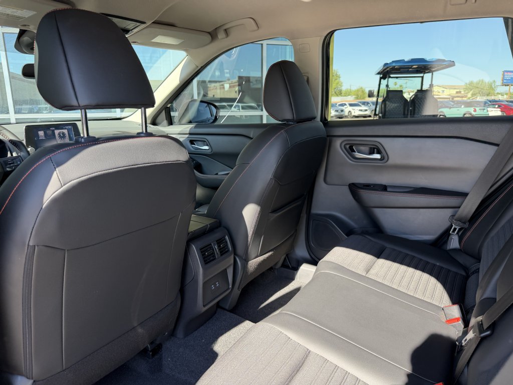 Used 2026 Nissan Rogue SV AWD/4WD image 34
