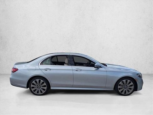 Used 2023 Mercedes-Benz E 350 4MATIC Sedan image 4