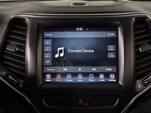 Used 2020 Jeep Cherokee Trailhawk AWD/4WD image 26