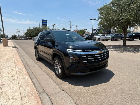 Used 2025 Chevrolet Equinox LT w/ Convenience Package II FWD image 4