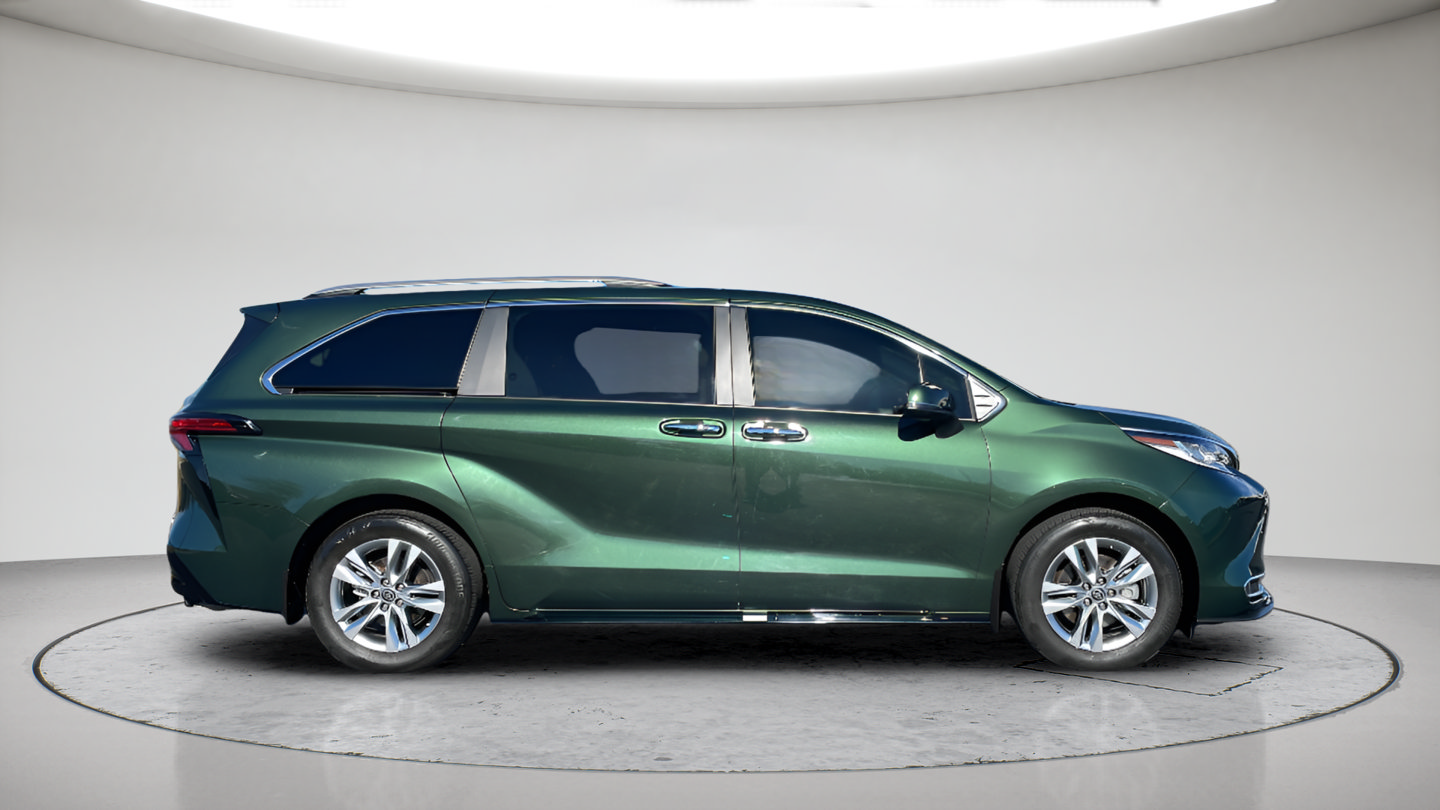 Certified 2023 Toyota Sienna Limited AWD/4WD image 4