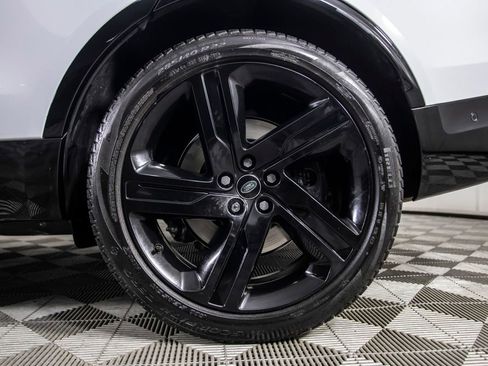 Used 2023 Land Rover Discovery Metropolitan Edition image 45