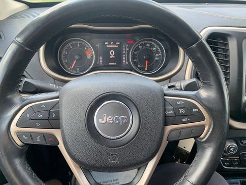 Used 2016 Jeep Cherokee Latitude FWD image 15