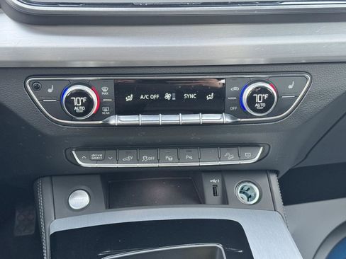 Used 2024 Audi Q5 e Prestige w/ Prestige Package image 20