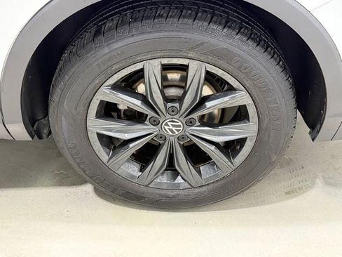 Used 2024 Volkswagen Tiguan SE image 9