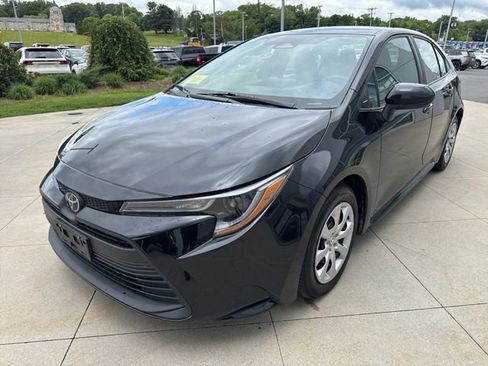 Used 2024 Toyota Corolla LE FWD image 3