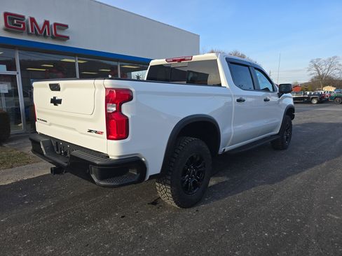 Used 2025 Chevrolet Silverado 1500 ZR2 image 3